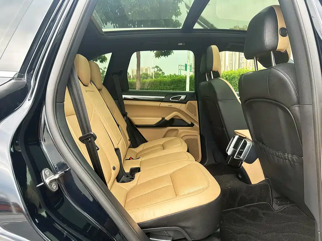 Porsche Cayenne — миниатюра 22