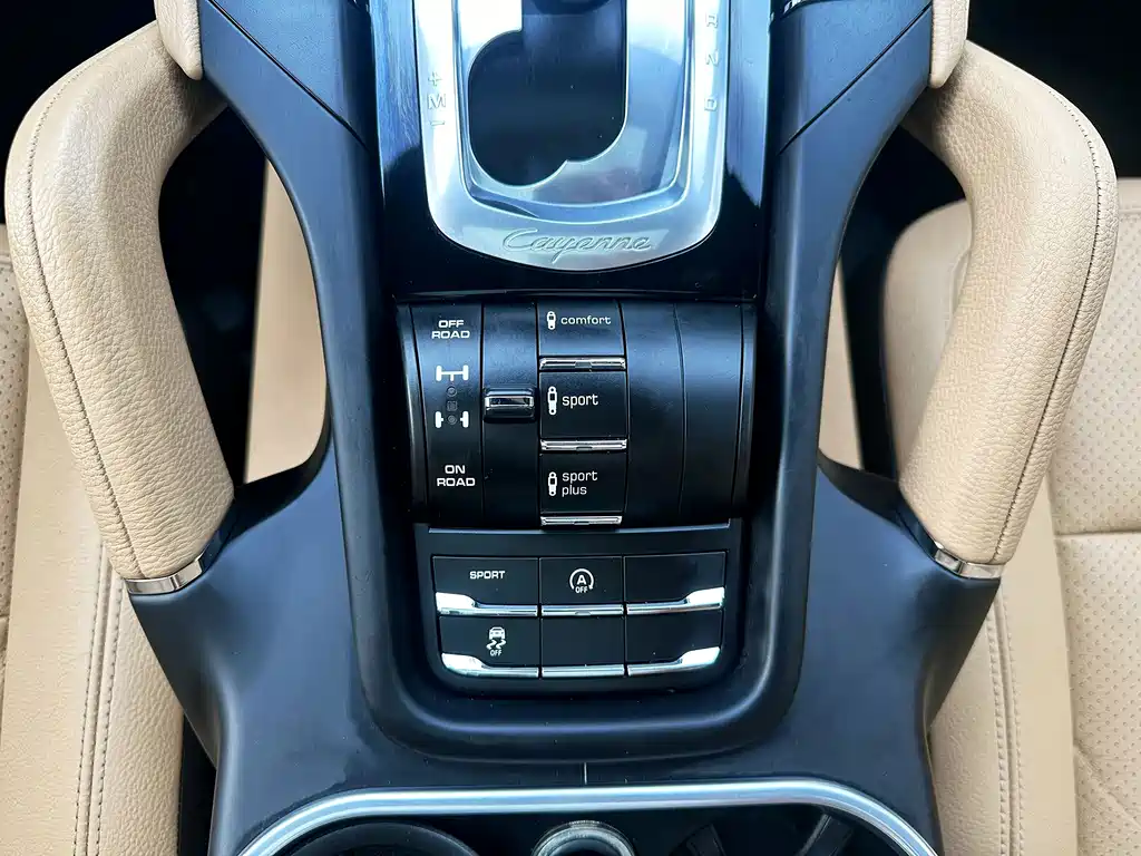 Porsche Cayenne — миниатюра 23