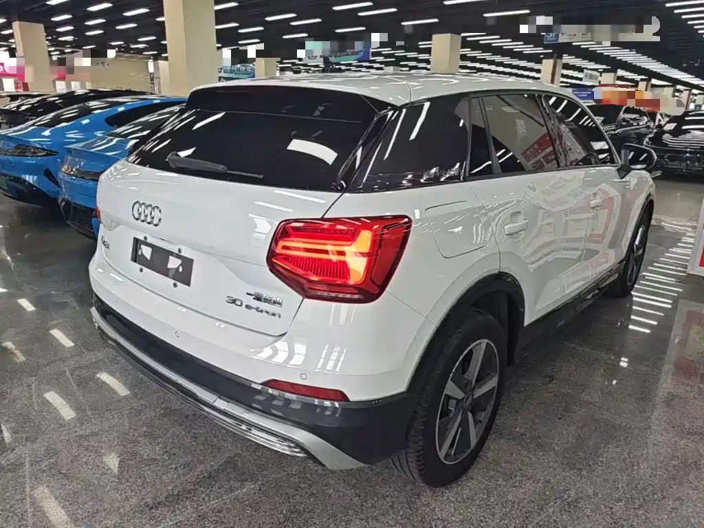 Audi Q2L e-tron — миниатюра 7