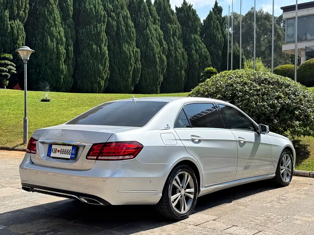 Mercedes-Benz E-Class — миниатюра 6