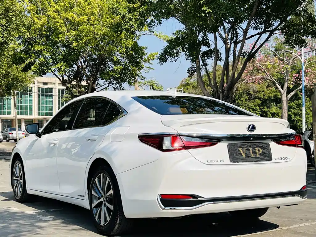 Lexus ES — миниатюра 5