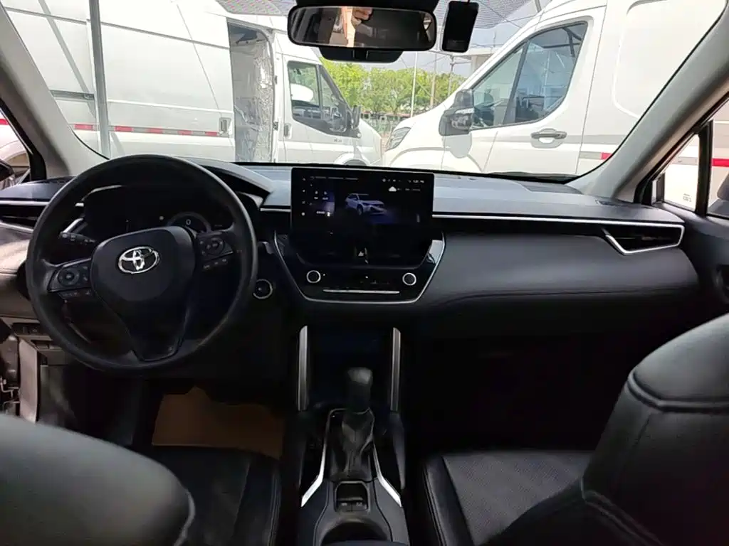 Toyota Corolla Cross — миниатюра 10