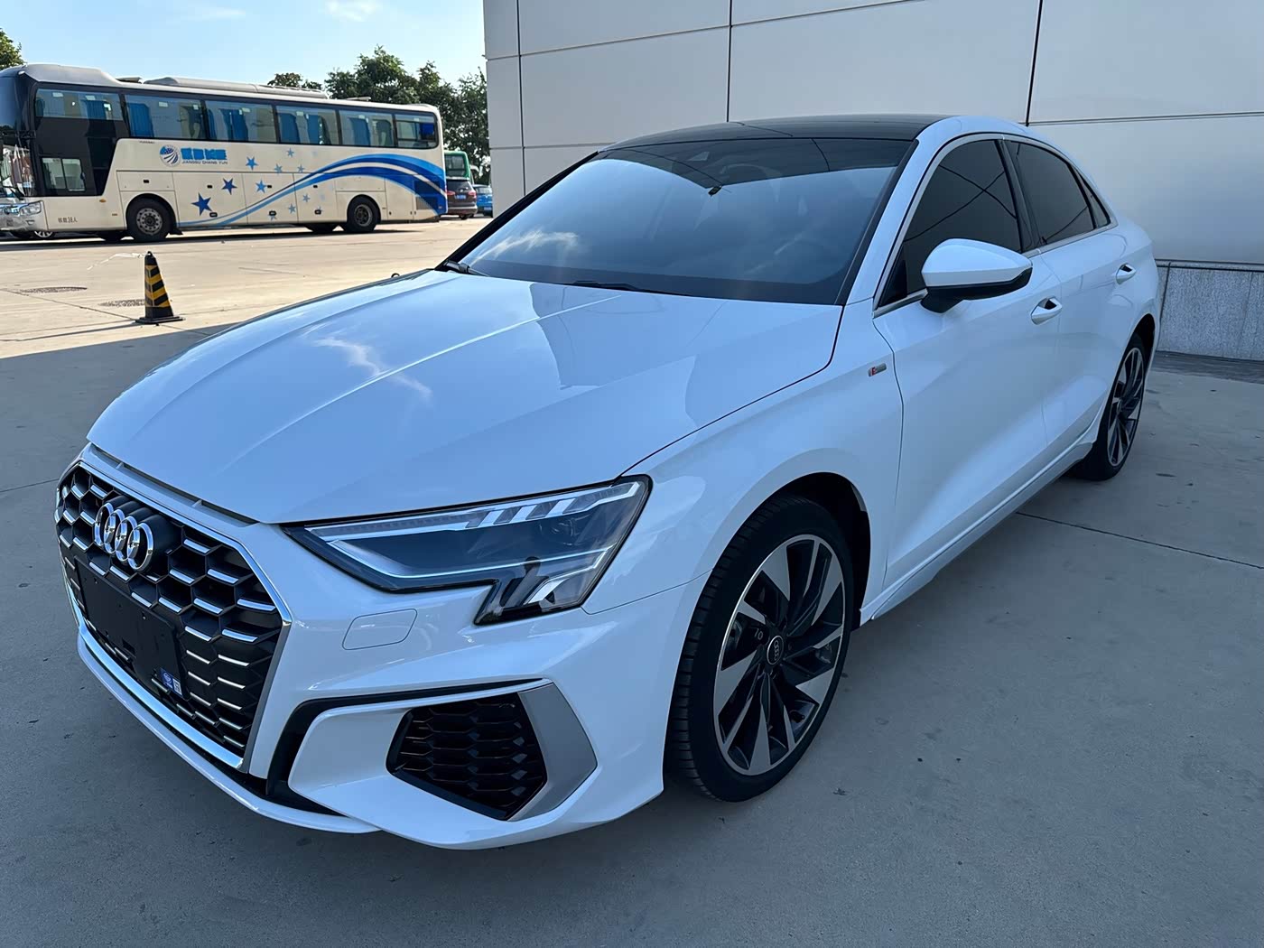 Audi A3 1.4 л 2023 г. Белый, пробег 28000 км