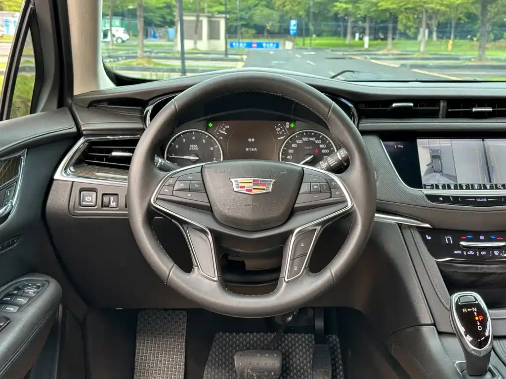 Cadillac XT5 — миниатюра 7