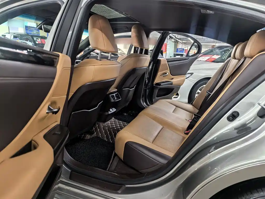 Lexus ES — миниатюра 11