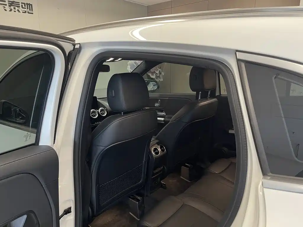 Mercedes-Benz GLA — миниатюра 19