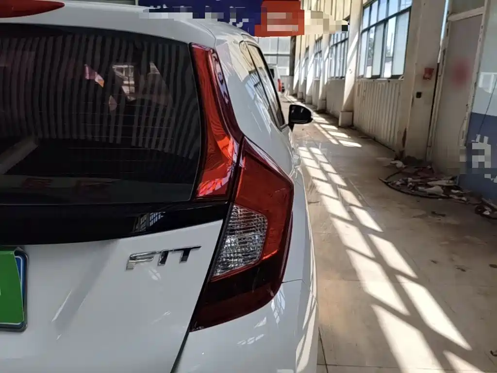 Honda Fit — миниатюра 8