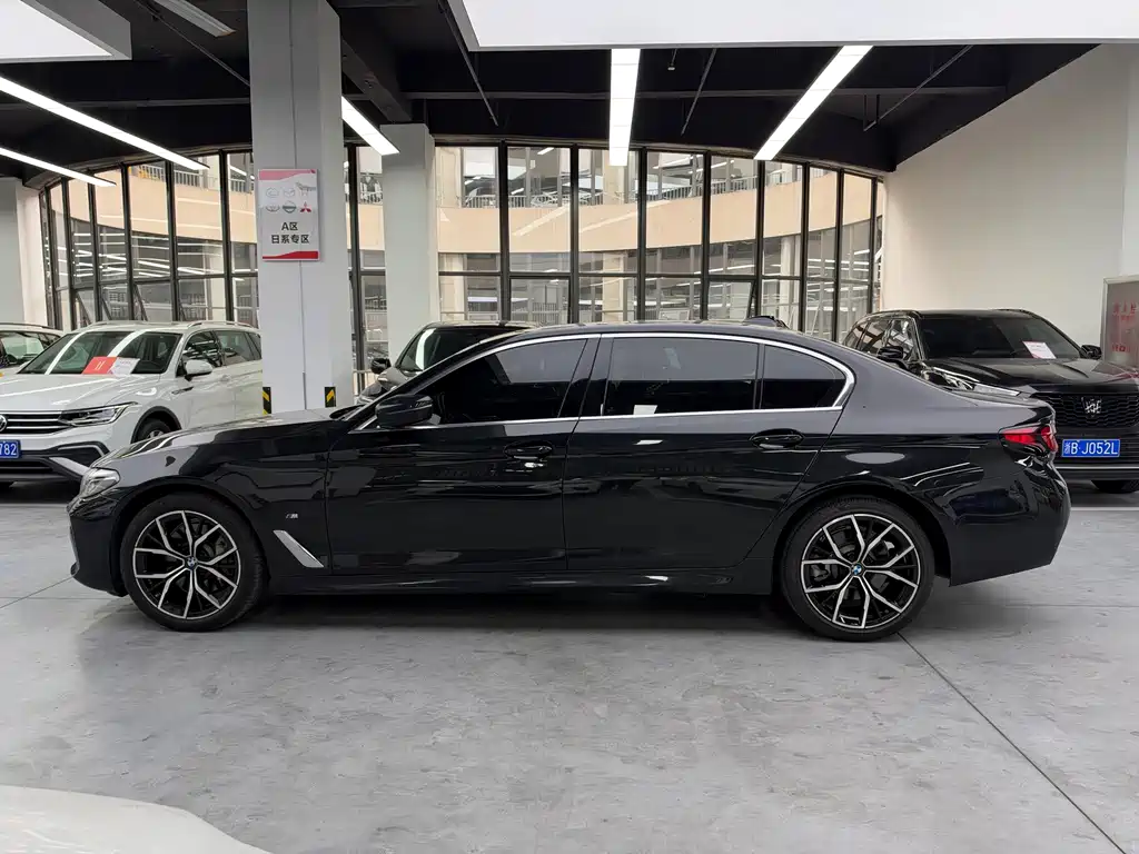 BMW 5 Series — миниатюра 16