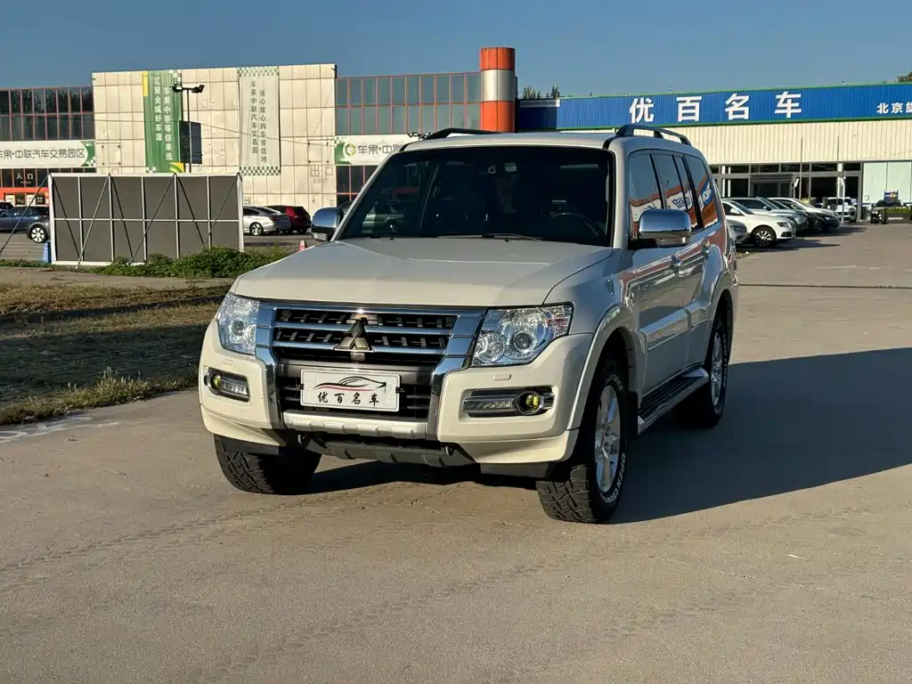 Mitsubishi Pajero (Import)