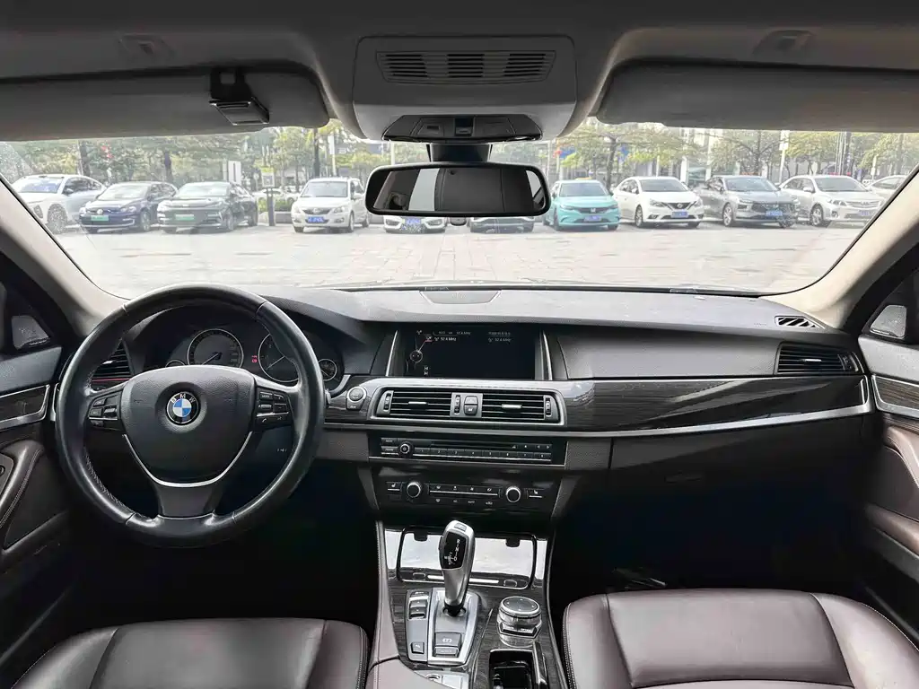 BMW 5 Series — миниатюра 7