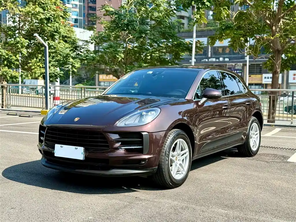 PORSCHE MACAN