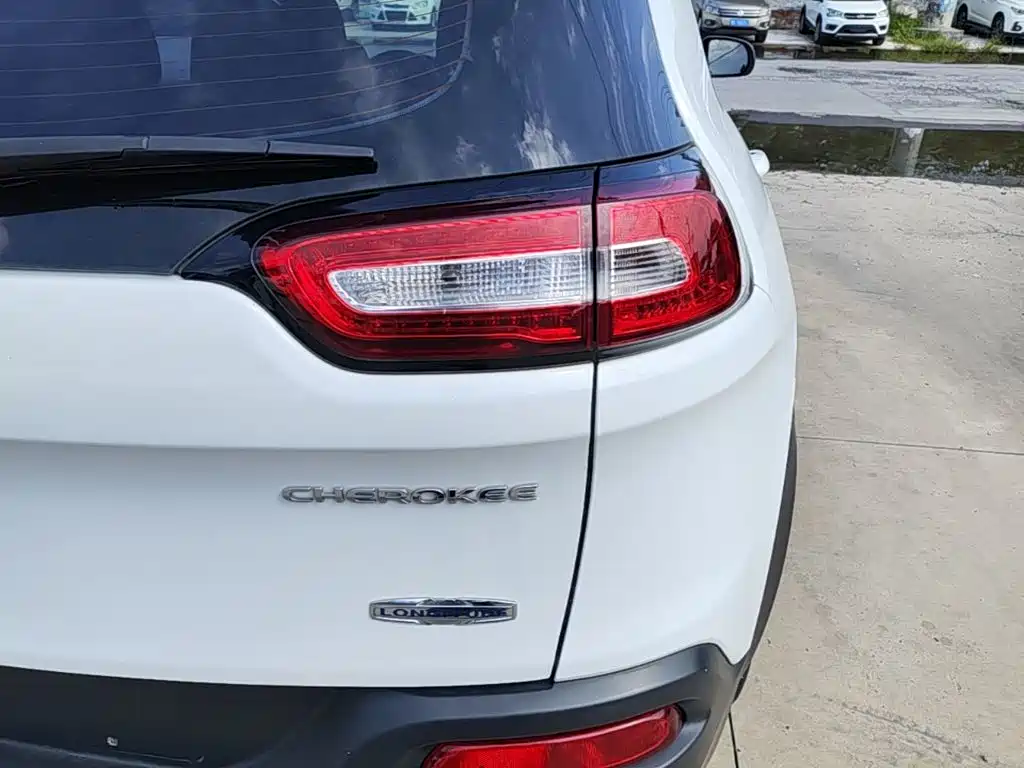 Jeep Cherokee — миниатюра 8