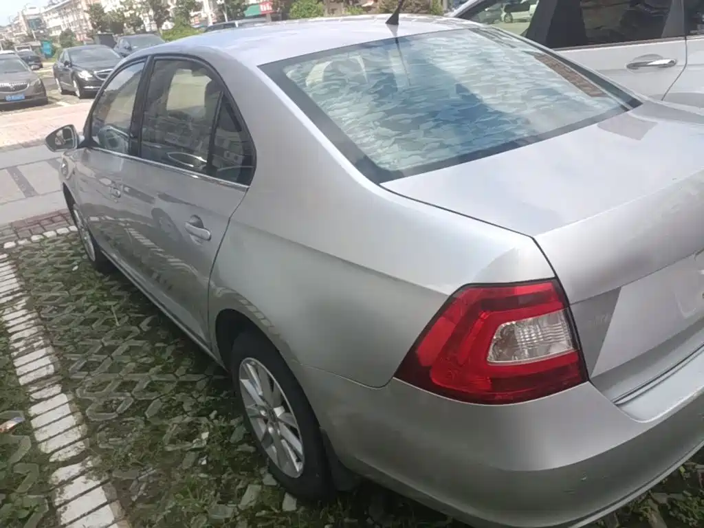 Skoda Rapid — миниатюра 5