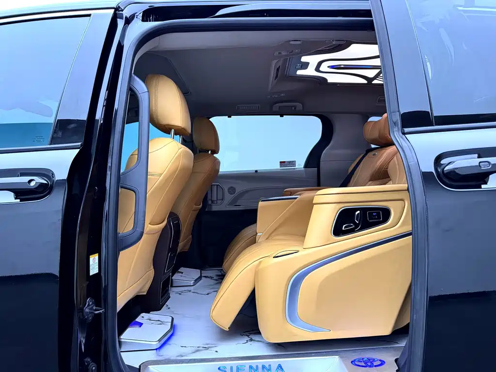 Toyota Sienna — миниатюра 18