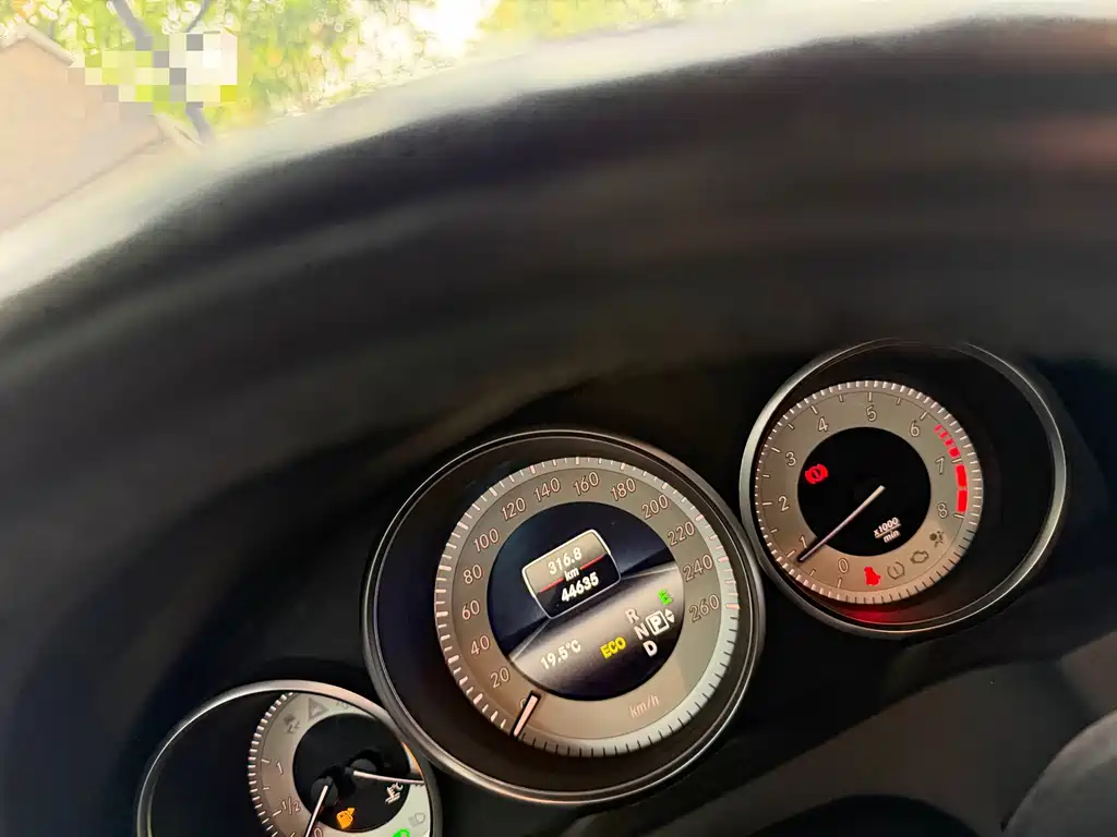 Mercedes-Benz E-Class (Import) — миниатюра 6