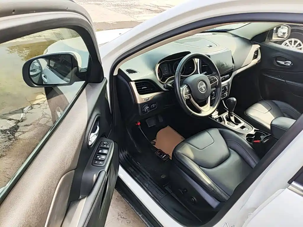 Jeep Cherokee — миниатюра 16