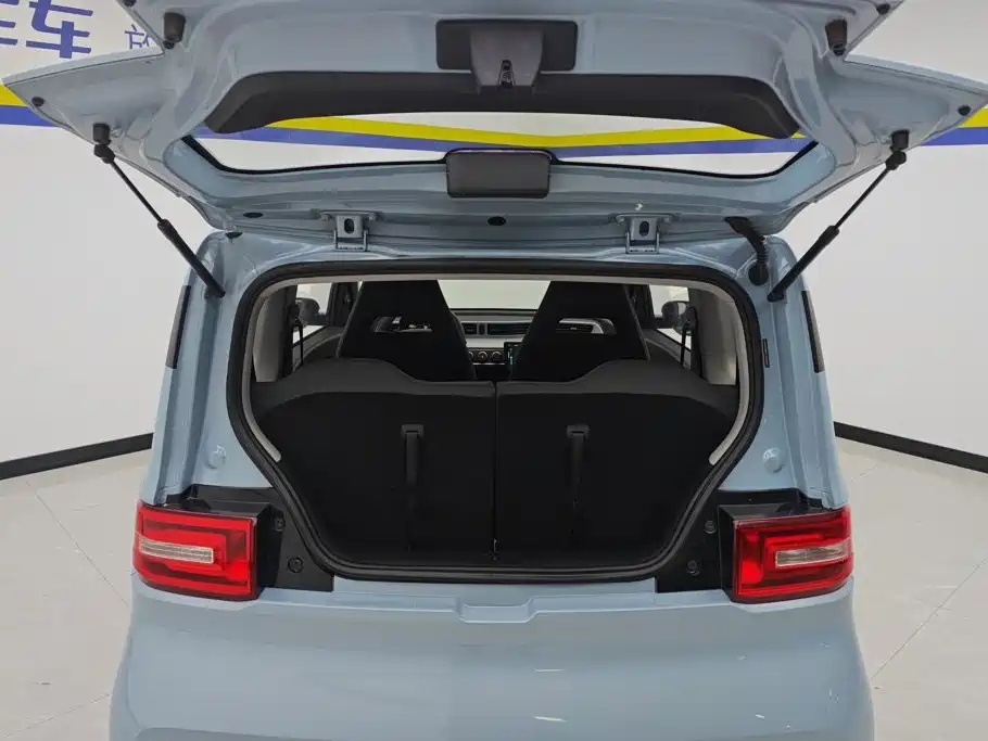 Wuling MINIEV — миниатюра 4