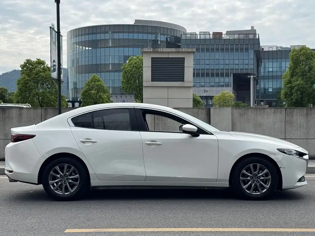 Mazda 3 Axela — миниатюра 4