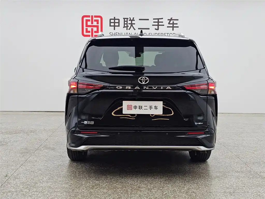 Toyota Granvia 2024 2.5L Luxury
