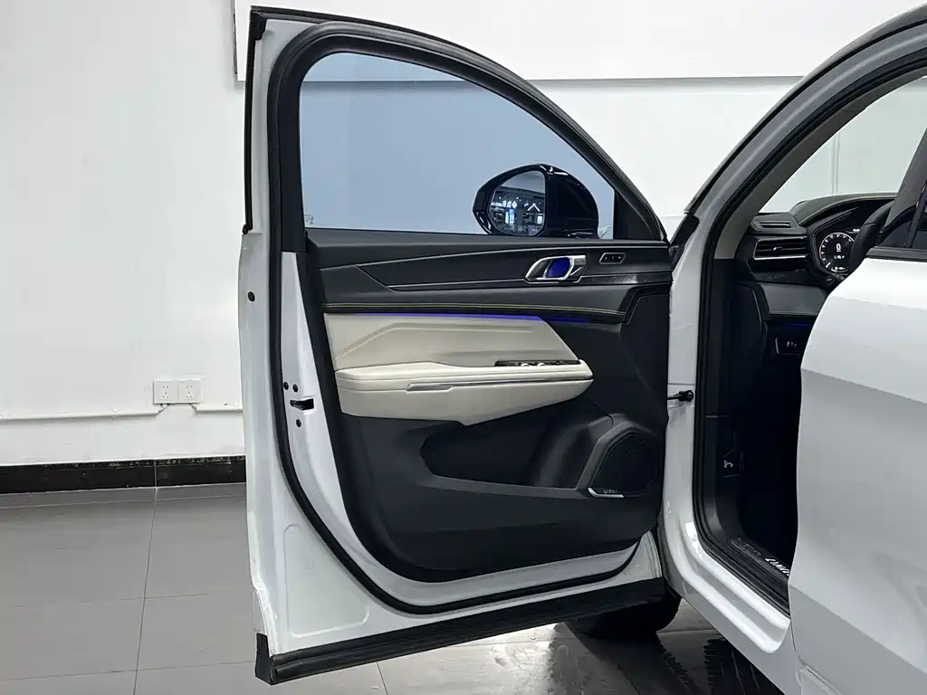 Lynk & Co 05 — миниатюра 14