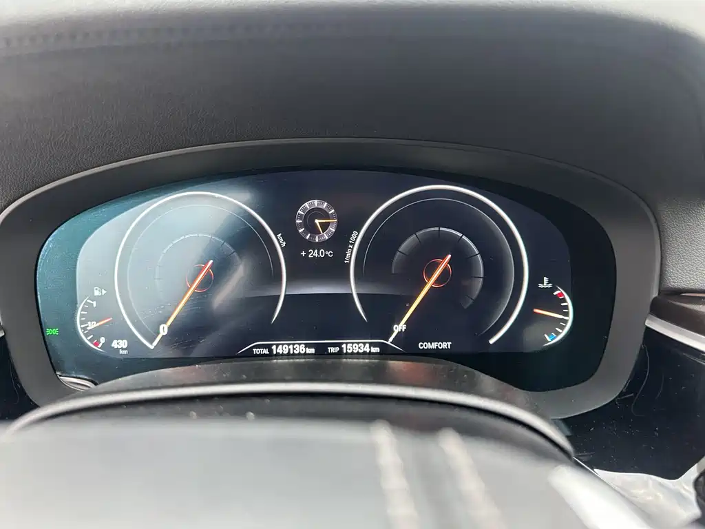 BMW 5 Series — миниатюра 13