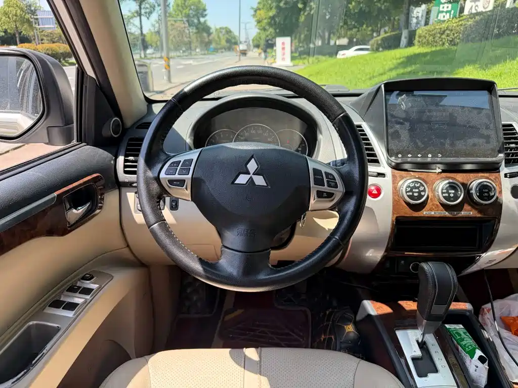 Mitsubishi Pajero Sport — миниатюра 14