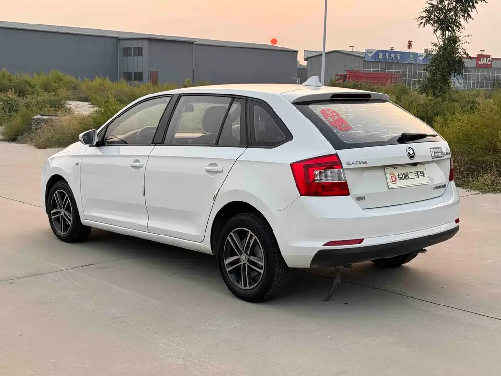 Skoda Rapid Spaceback — миниатюра 6
