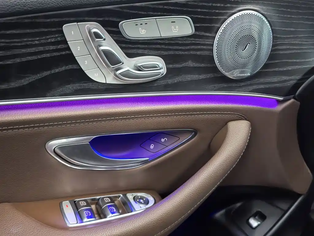Mercedes-Benz E-Class — миниатюра 15