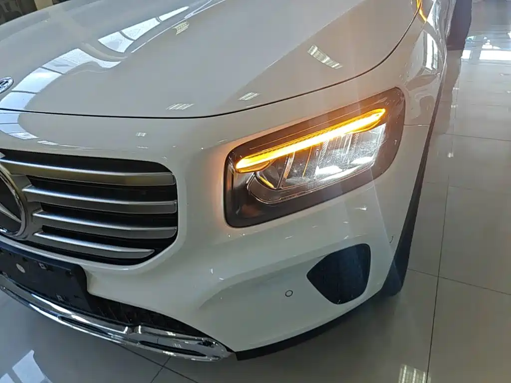 Mercedes-Benz GLB — миниатюра 24