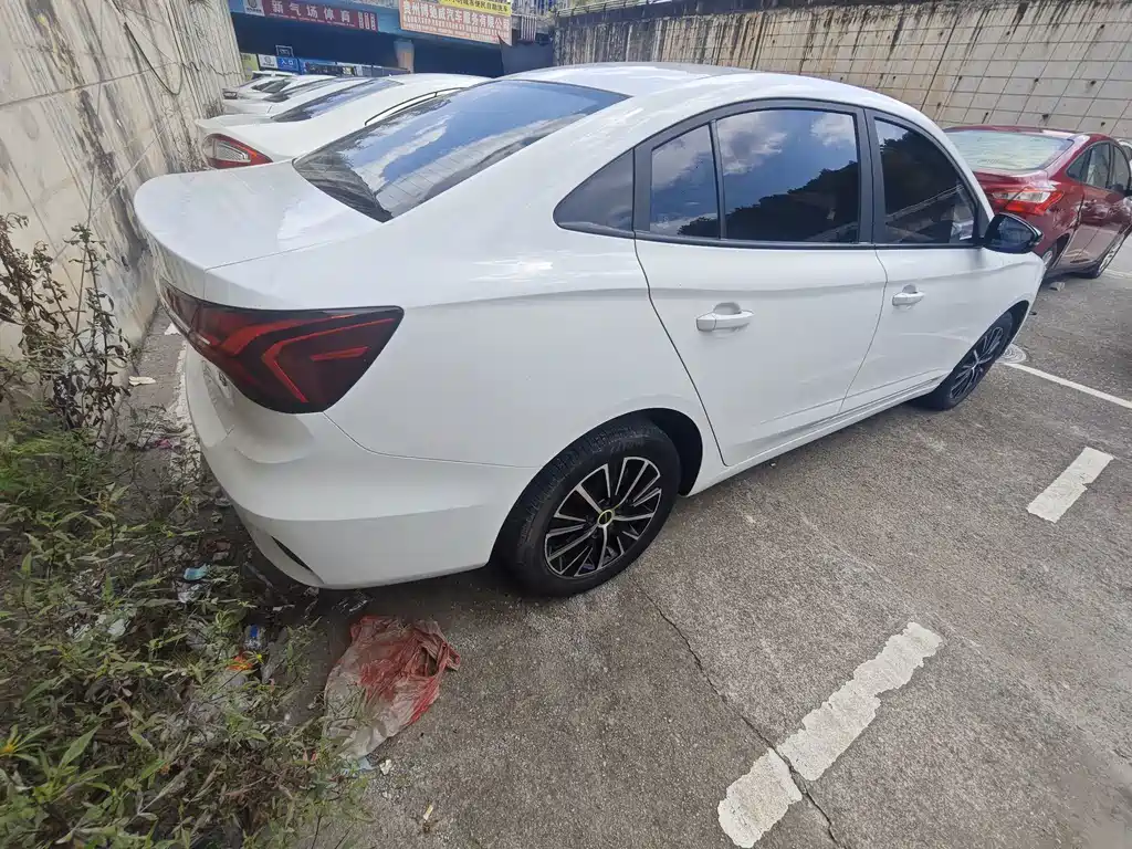 Roewe i5 — миниатюра 7