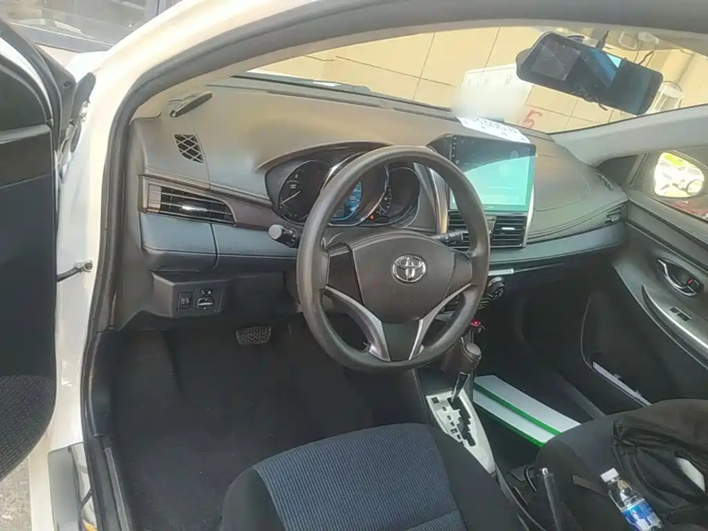 Toyota Yaris L — миниатюра 10