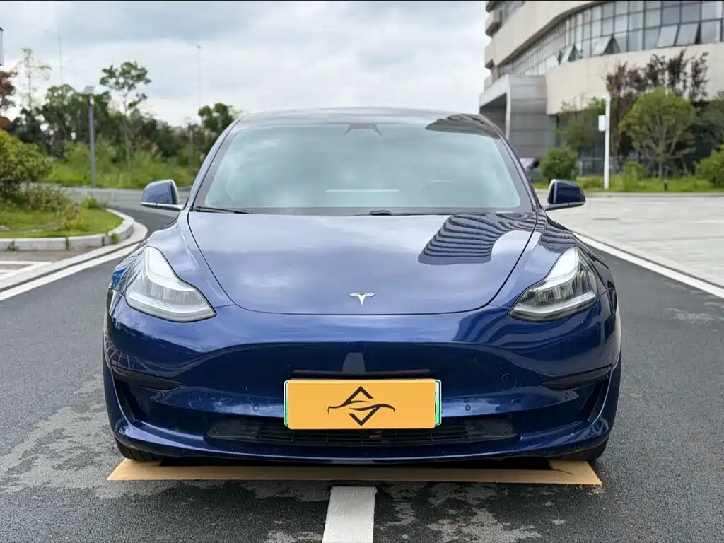 Tesla Model 3 — миниатюра 2