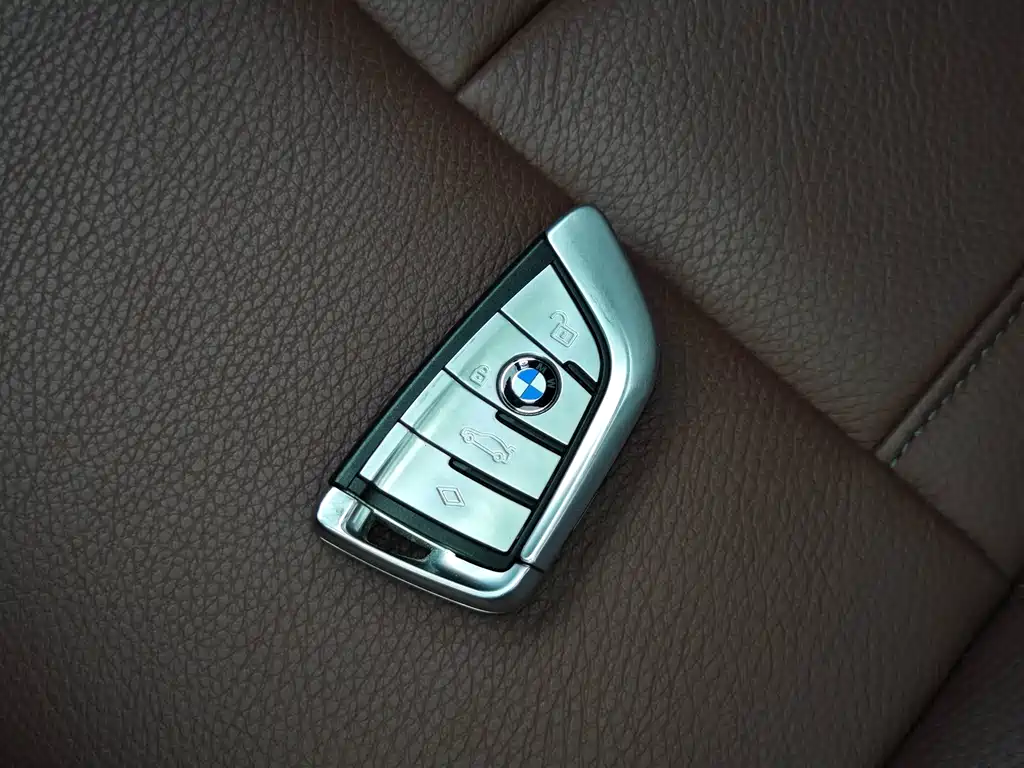 BMW 5 Series — миниатюра 9