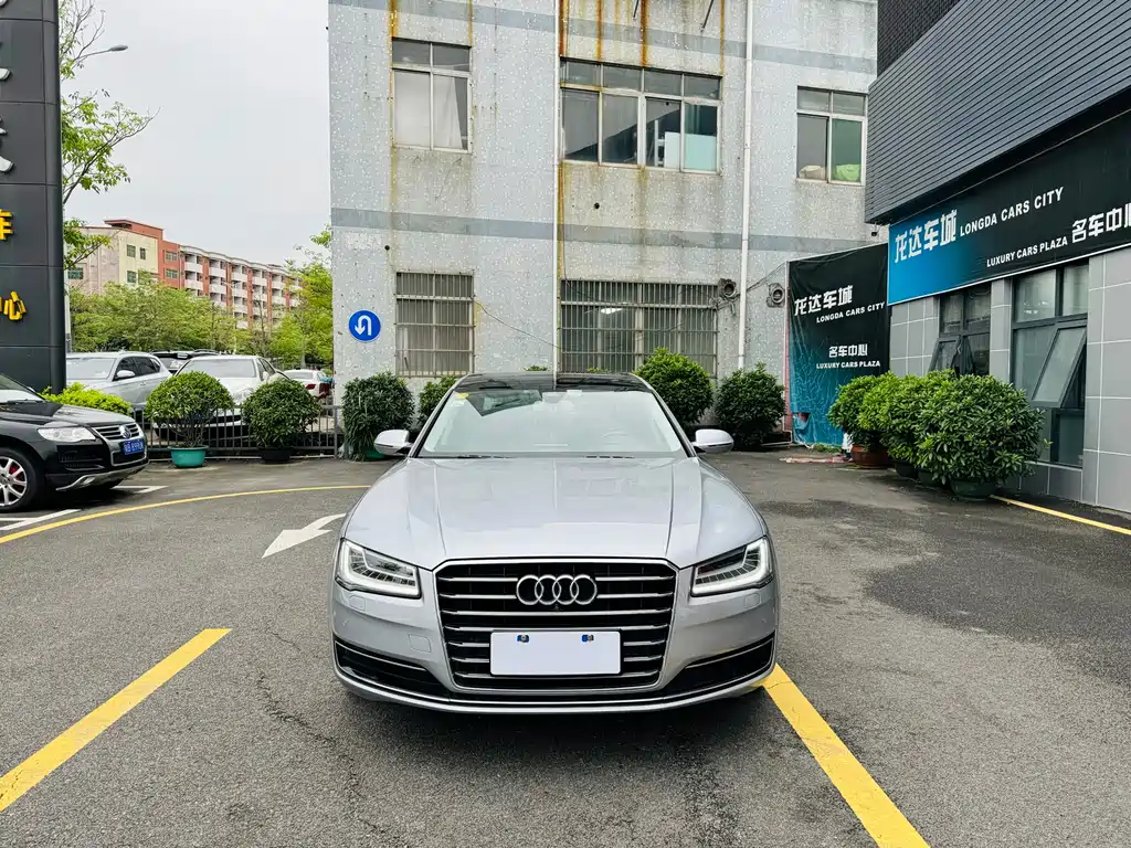 AUDI A8