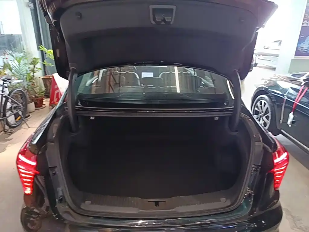 Hongqi Hongqi H5 — миниатюра 19
