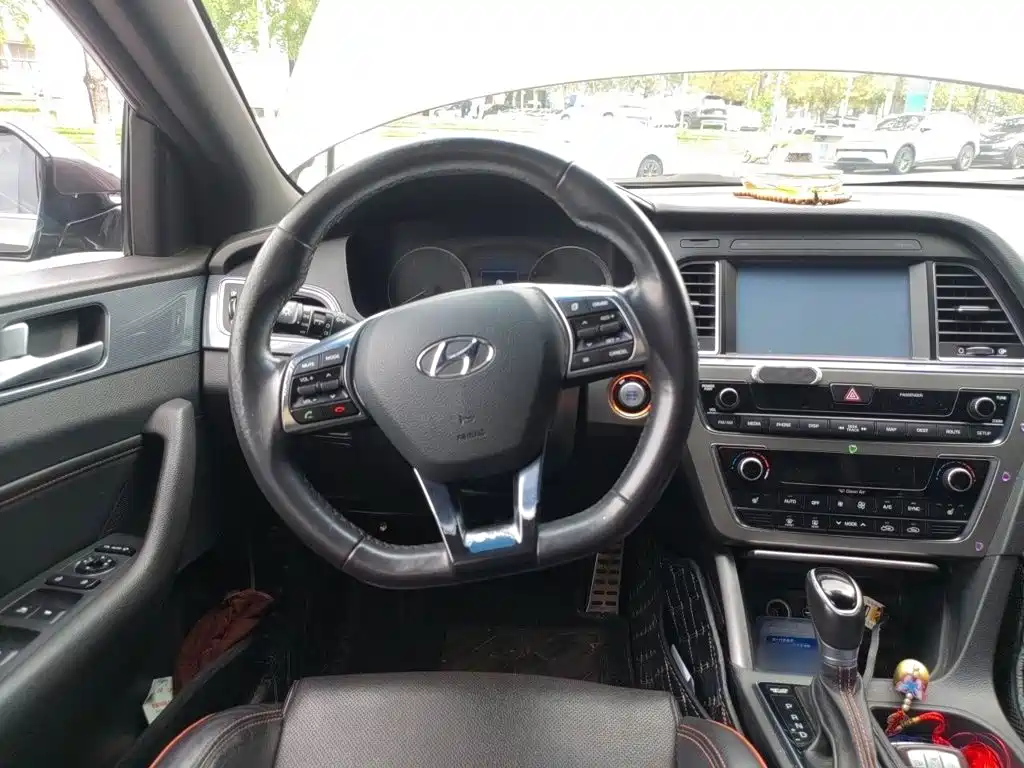 Hyundai Sonata — миниатюра 6