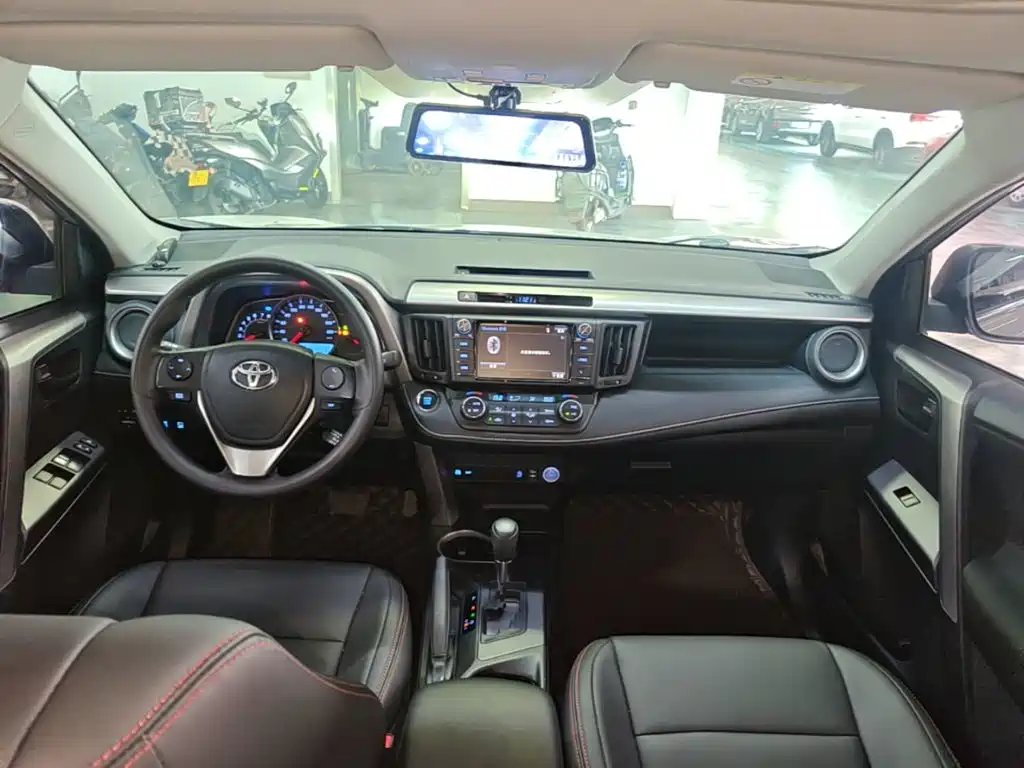 Toyota RAV4 — миниатюра 10