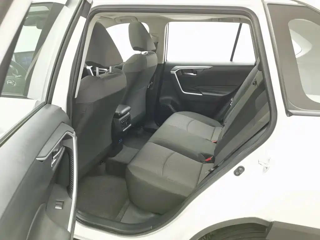 Toyota RAV4 — миниатюра 15