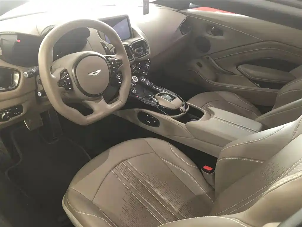 ASTON MARTIN V8 VANTAGE