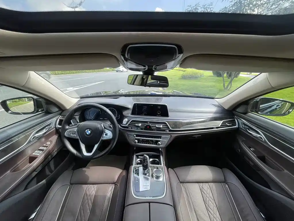 BMW 7 Series — миниатюра 15