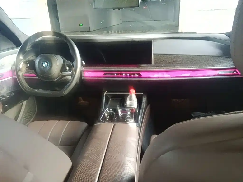 BMW i7 — миниатюра 10