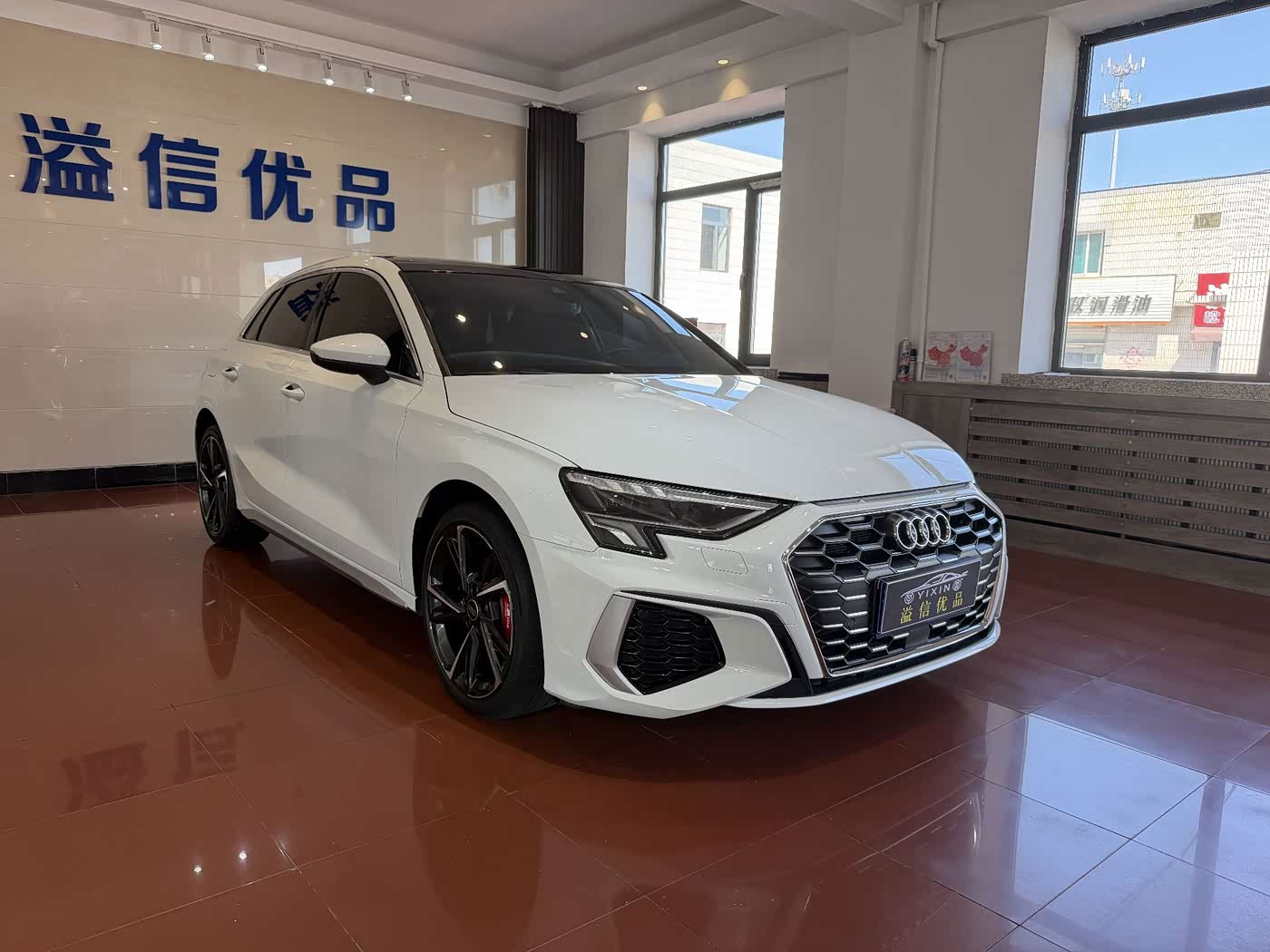 Audi A3 1.4 л 2023 г. Белый, пробег 32000 км