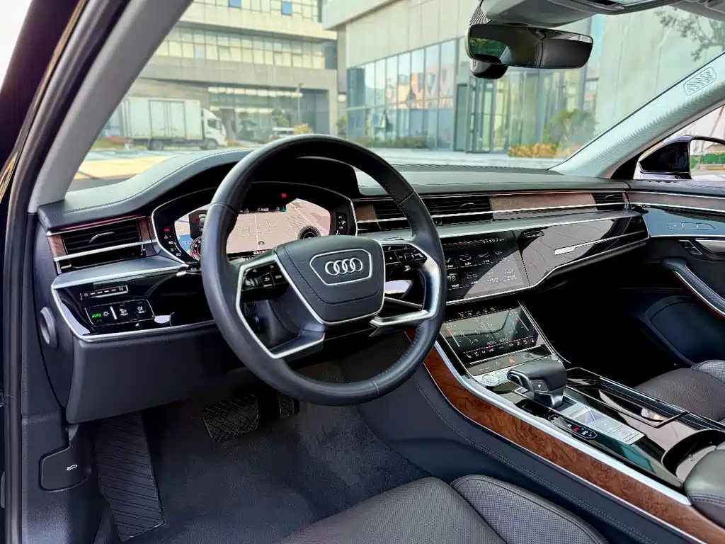 AUDI A8