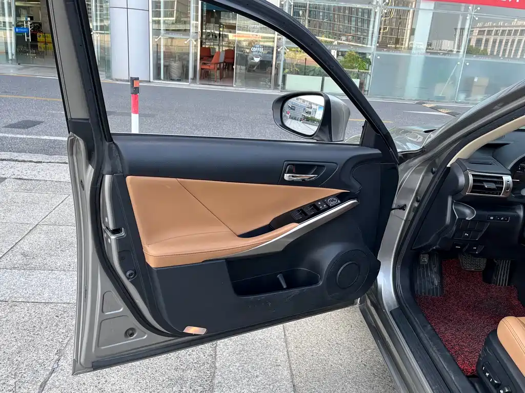 Lexus IS — миниатюра 11