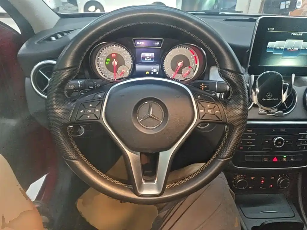 Mercedes-Benz GLA — миниатюра 11