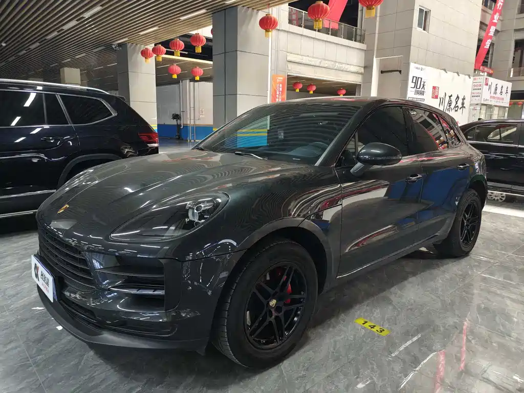PORSCHE MACAN