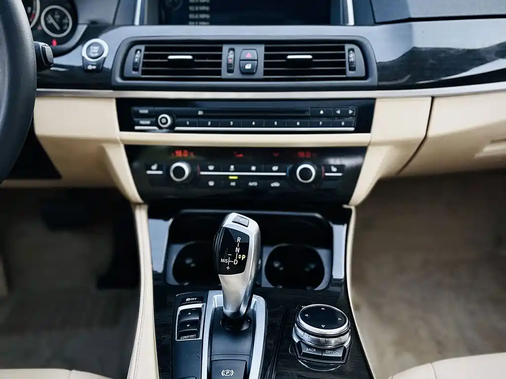 BMW 5 Series — миниатюра 10