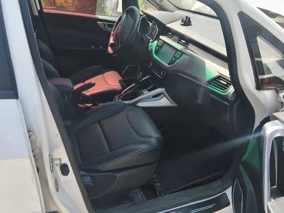 Geely Vision X3 — миниатюра 7