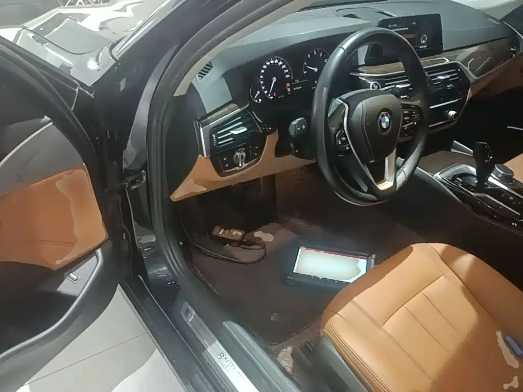 BMW 5 Series — миниатюра 16