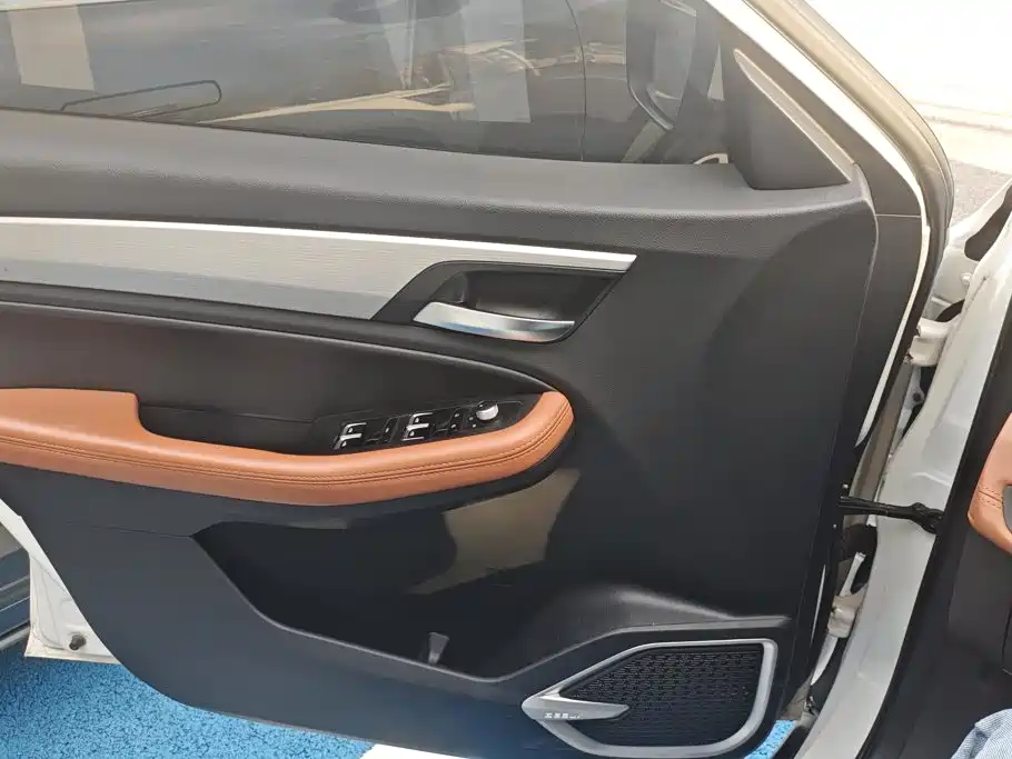 Geely Vision X6 — миниатюра 7